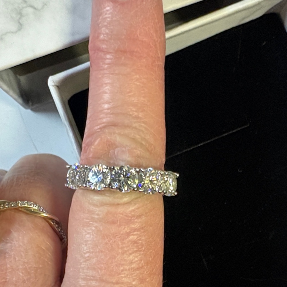 NWOT! 5 moissanite diamond Band - Classic Sterling Silver - Picture 7 of 10